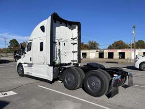Camion Freightliner Cascadia Conventional Sleeper d'occasion 2026, moteur diesel 10 cylindres, transmission automatique, transmission 6x4, caméra de recul 360° - Product Image 3
