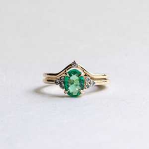 Anillo de Oro Amarillo de 14k con Esmeralda Verde Natural de Corte Brillante Redondo y Diamantes, Joyería de Lujo de Alta Calidad, Anillo Unisex para Bodas y Fiestas - Product Image 1