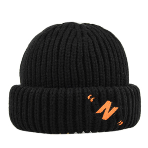 Vente chaude Personnalisé Fluffy Tricotage Chapeau Acrylique Tricot Jacquard Faux Bonnet Avec Logo Personnalisé Crâne Bonnet Unisexe - Product Image 4