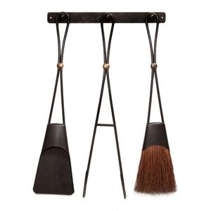 Ensemble d'outils traditionnels en fer noir avec support haut et base élégante conçus pour le style et le confort de la cheminée - Product Image 3