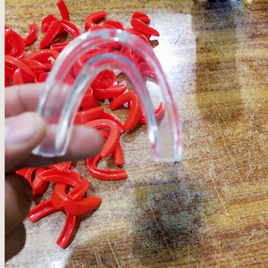 Protège-dents en plastique transparent sur mesure pour équipement de boxe MMA pour la protection des dents pour l'entraînement - Product Image 4