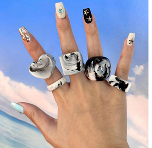 Venta al por mayor colorido transparente geométrico bola anillo de cristal fiesta Rave precio bajo resina acrílico anillo de mano para mujer - Product Image 6