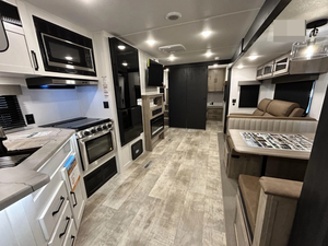 Camping-car PALOMINO PUMA 337BH 2025 d'occasion en excellent état, grande capacité, à vendre - Product Image 5