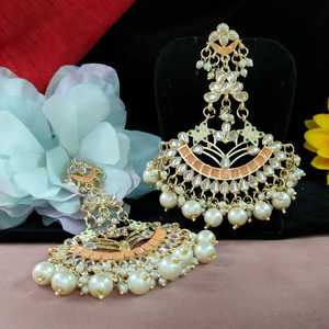 Pendientes Kundan Meenakari Fusion Chandbalis para mujer, detalles esmaltados, ideales para bodas, ocasiones festivas o eventos culturales - Product Image 3