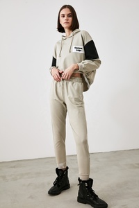 OEM 2 pièces Nouveau Design 2023 Survêtements Polaire Slim Fit Survêtements Femmes Ensembles Survêtement 2pc Jogging Ensemble Avec logo personnalisé - Product Image 3