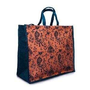 Sacs en jute imprimés écologiques Textiles et produits en cuir à prix économique disponibles à la vente - Product Image 4