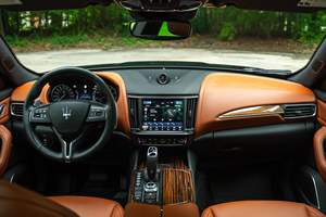 UTILISÉ LHD/RHD 2022 MASERATI LEVANTE MODENA - Product Image 2