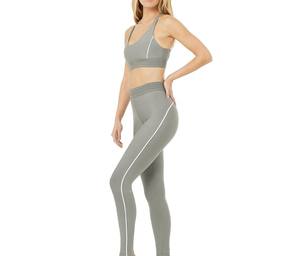 Precio al por mayor Mujeres Yoga Set Último Estilo Venta Caliente Antiarrugas Material Durable Mujeres Yoga Set con Totalmente Personalizado - Product Image 2