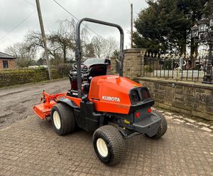 Cortadora de Césped con Asiento KUBOTA F3090-F391, Motor de 26 HP, con Precisión y Potencia para un Corte Profesional - Product Image 4