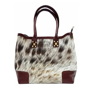 Sac en cuir véritable personnalisé de haute qualité avec doublure en toile imperméable et fermeture à glissière pour l'été - Product Image 4