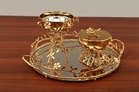 Brûleur bakhoor en métal doré pour un parfum agréable, un arôme doux et un intérieur élégant.