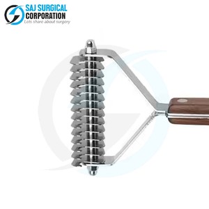 แปรงคราดสัตว์เลี้ยงมือซ้ายสุดหรูด้ามไม้ออกแบบมาเป็นพิเศษสำหรับฟันสแตนเลสมือซ้ายที่ปลอดภัยสำหรับผิว - Product Image 5