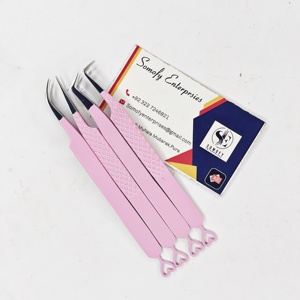 Pinzas Profesionales para Pestañas con Diseño de Corazones Rosa Claro, 90 Grados, Agarre Fuerte, Duraderas, Marca Privada, Sostenibles - Product Image 2