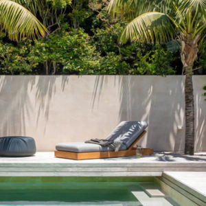 Chaise longue en teck, fabriquée en Indonésie, avec coussin. - Product Image 4