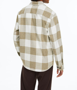 เสื้อเชิ้ตผู้ชายคุณภาพพรีเมียมสำหรับฤดูร้อน แขนยาว ทรงหลวม ระบายอากาศได้ดี แห้งเร็ว สวมใส่สบาย ผลิตจากผ้าซาตินถัก - Product Image 3