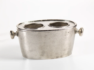 ถังแช่ไวน์โลหะสีเงินทันสมัย รูปทรงวงรี ทำจากอะลูมิเนียม ใส่ไวน์ได้ 2 ขวด ลายดอกไม้ ดีไซน์หรูหรา เหมาะสำหรับงานบนโต๊ะ งานเลี้ยงต่างๆ - Product Image 2