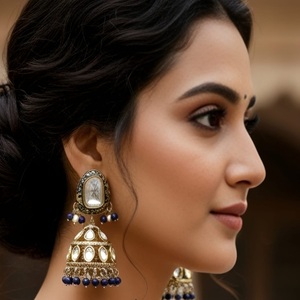 Boucles d'oreilles exclusives en or finition pierre, style traditionnel, pour femmes et filles, pour les soirées, pour les tenues de soirée, collection de mode - Product Image 1