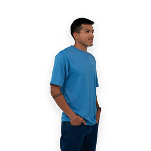 เสื้อยืดผ้าฝ้ายโพลีเอสเตอร์แบบเรียบสำหรับผู้ชายทรงสลิมฟิตเพิ่มโลโก้และสีที่กำหนดเองได้ - Product Image 4