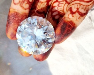 110,63 Ct de diamante de moissanita blanca personalizado hecho a mano Diamante Suelto y otras joyas de diamantes - Product Image 3