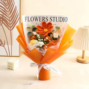 Bouquet de fleurs artificielles en laine tricotée à la main, style crochet, cadeau de Saint-Valentin pour petite amie - Product Image 3