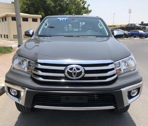 Toyota Hilux 2020 / Disponible à la vente avec faible kilométrage, moteur essence, véhicule bien entretenu et sans accident. - Product Image 5