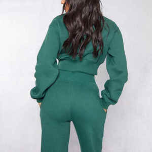 Tendance femmes hiver imprimé respirant 100% coton survêtement ensemble OEM Logo personnalisé pantalons de survêtement et sweat à capuche court - Product Image 4