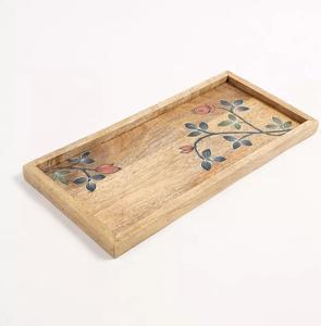 Plateau de service à motif moderne fait à la main forme rectangulaire unique décor en métal et verre matériau acrylique en bois de manguier durable pour les aliments - Product Image 3