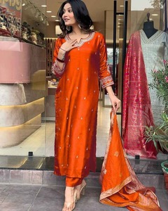 ชุดคุर्ตาผ้าฝ้ายแห้งเร็วสำหรับผู้หญิง คอลเลคชั่นขายส่งจำนวนมากจาก NEETA CREATION สไตล์โมเดิร์น ใส่ได้ทุกฤดู ลวดลายแบบดั้งเดิมที่ประณีต - Product Image 6