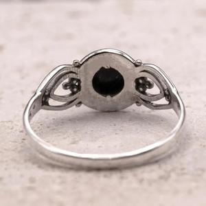 แหวนเงินสเตอร์ลิง925สไตล์วินเทจสุดหรูทำด้วยมือทรงกลมพลอยโอนิกซ์สีดำทำด้วยมือของขวัญเครื่องประดับสำหรับผู้หญิง - Product Image 4