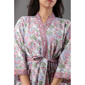 ชุดคลุมอาบน้ำคิโมโน Peace Collection เนื้อผ้านุ่ม ระบายอากาศดี มีเชือกผูก ปรับขนาดได้ ฟรีไซส์ สำหรับใช้ในบ้าน เพื่อนเจ้าสาว ครอบครัว รับผลิตแบบ ODM - Product Image 2