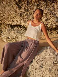 Blusa Vintage Minimalista 100% Lino con Tirantes Finos para Oficina - Ecológica, Lavable y Suministro ODM - Product Image 3