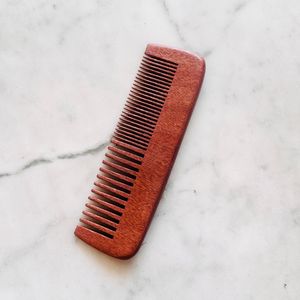 Peine Artesanal de Madera Natural con Dientes Suaves para un Peinado Fácil, Cuidado del Cabello Sin Enredos y Uso Diario, Marca y Empaque Personalizables - Product Image 5