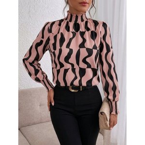 Chemisier Supreme à manches longues et col roulé pour femme, à motifs, 37315 - Rose - Product Image 3