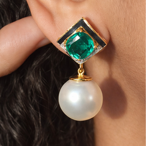 Boucles d'oreilles pendantes avec cadre émeraude - Product Image 1