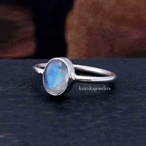 แหวนเงินแท้แฮนด์เมดสำหรับผู้หญิงแหวนพลอยมูนสโตนสีฟ้ารูปวงรีสีฟ้าเพลิงทำด้วยมือ925สำหรับงานแต่งงานที่มีคุณภาพสูง - Product Image 3