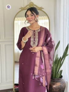 Increíble hermoso rayón de viscosa con bordado Kurti Pant y Dupatta mujer fabricante de moda y exportador a la tarifa más baja - Product Image 3