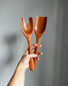 ชุดเครื่องครัวไม้สักหรืออะคาเซียธรรมชาติแบบชนบทพร้อมที่วางช้อนและที่วางช้อน - Product Image 1