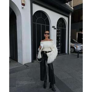 Suéter Aidan con cuello barco y detalle de borlas para mujer 1276-15 - Product Image 4