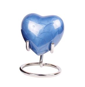 Urne souvenir moderne petit coeur avec support urnes gravées pour cendres de bébé souvenirs de coeur de haute qualité souvenir de coeur en laiton - Product Image 4