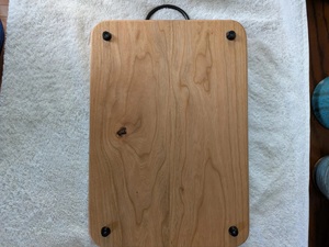 Élégant plateau de service décoratif en bois avec motif sculpté complexe idéal pour les accents de maison élégants - Product Image 4