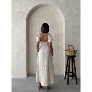 Robes décontractées en lin en gros avec broderie, élégantes et confortables - Product Image 3