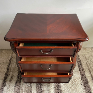 Table de chevet antique de luxe de couleur cerise pour chambre à coucher ou salon personnalisable selon les exigences du client - Product Image 2