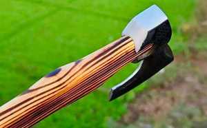 Hache Tomahawk artisanale en acier à haute teneur en carbone, manche en bois de rose, étui en cuir, 1,5 kg, multi-usages, camping, extérieur - Product Image 5