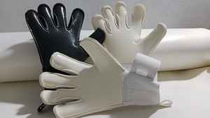 Venta al por mayor de guantes de portero de fútbol de látex transpirable para adultos niños anticolisión protector de dedos cuero resistente al desgaste - Product Image 5