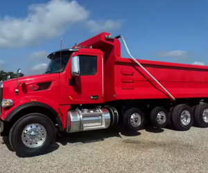 Venta al por mayor de camiones volquete usados Peterbilt T567 con eje de 2020, 2021 y 2022 - Camiones volquete de 19' y 20' listos para exportar a todo el mundo - Product Image 1