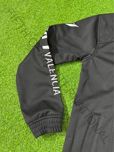 Veste coupe-vent vintage style rétro des années 90 coupe unisexe coque légère résistante à l'eau look propre pour un usage quotidien - Product Image 5