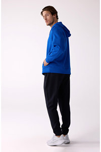 เสื้อสเวตเชิ้ตผู้ชายสีน้ำเงินมีฮู้ด ผ้าฟลีซ ทรงปกติ สีพื้น สวมใส่สบาย มีกระเป๋าหน้าและฮู้ดแบบมีเชือกผูก - Product Image 4