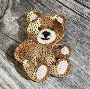 Breloque et porte-clés brodés à la main, élégants, en perles de rocaille, motif pain d'épices, fantaisie, magnifiques, luxueux, dernières tendances, par Hiba Enterprises - Product Image 4