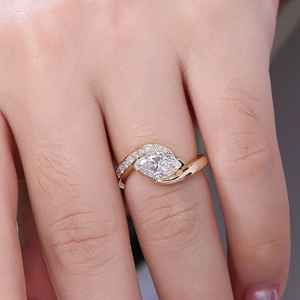 1.61CT VS1 Marquise Cut Lab Grown Diamond Bague incurvée en or massif 18K Cadeau de mariage romantique pour des moments spéciaux - Product Image 6