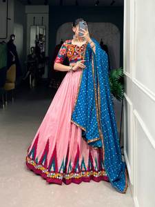 Lehenga Choli rose clair très demandé en soie Dola avec miroir Gamthi Navratri traditionnel spécial pour dames pour les fêtes - Product Image 5